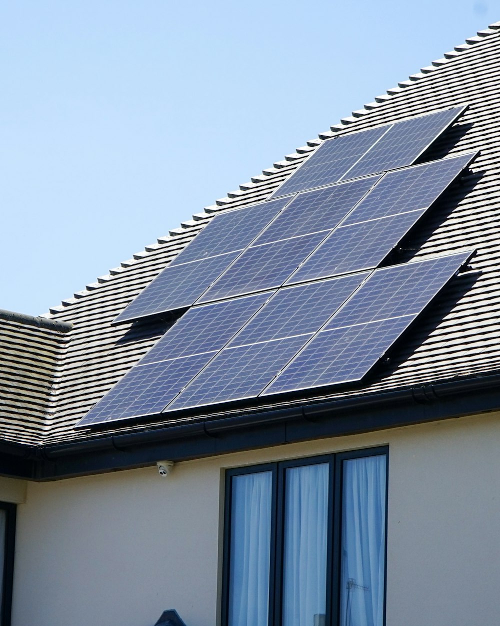 Maison individuelle équipée de panneaux solaires